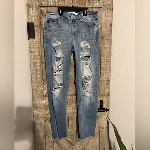 Gently used size 29 Kancan distressed skinny jeans.